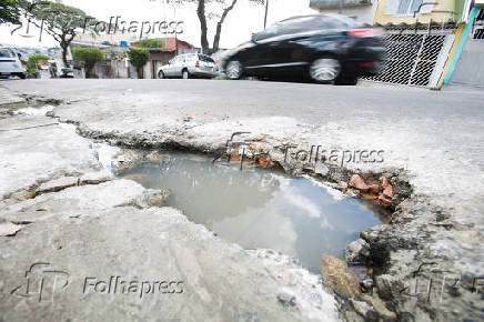 Buraco na rua Santa Eudóxia