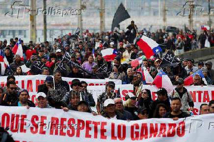 Protest against a law that would increase quotas for industrial fishing companies, in Valparaiso