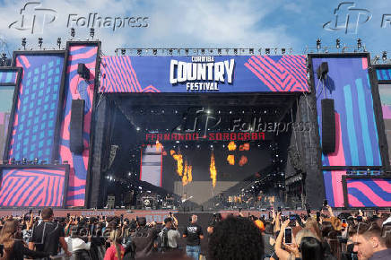 Show durante o Curitiba Country Festival 2025