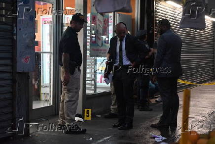 1 homem morto e outros 2 feridos em tiroteio e corte na Avenida Westchester e na Avenida Southern, dentro dos limites do distrito 41, no bairro de Longwood, no Bronx, cidade de Nova York