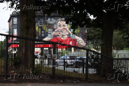 A mural honouring Diogo Jota appears in Liverpool
