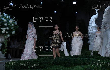 Falguni Shane Peacock - Runway - India Couture Week