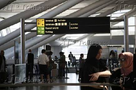 Movimentação de passageiros no aeroporto jfk em nova york.