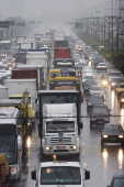 Congestionamento em dia de chuva na