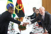 Lula durante encontro com o presidente de Angola, João Lourenço
