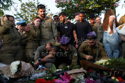 People mourn Israeli soldier Staff Sergeant Lior Steinberg, in Petah Tikva