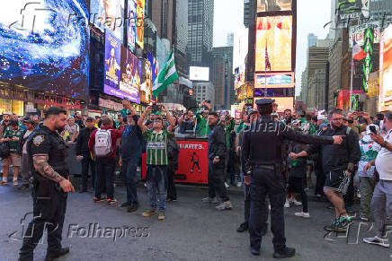 Torcedores do Palmeiras se reunem na Times Square em Nova York