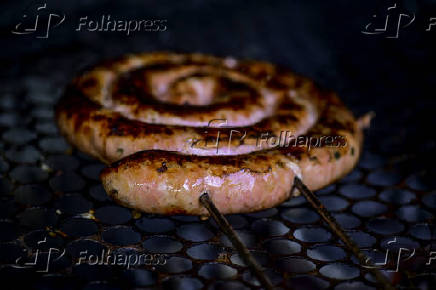 Linguiça de porco produzida de forma artesanal