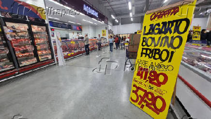Movimentação em mercado atacadista na zona leste de SP