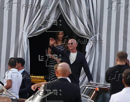 Jeff Bezos and Lauren Sanchez arrive in Venice for three-day wedding party