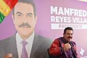 Manfred Reyes Villa addresses the media, in La Paz