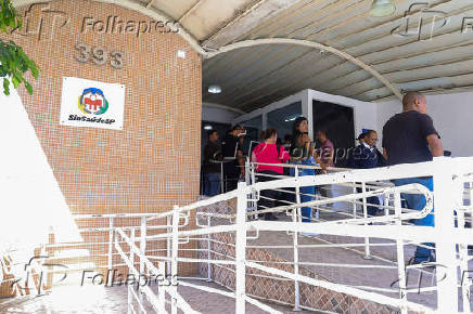 Servidores da saúde formaram fila quilométrica para entregar cartas de oposição à taxa sindical em sp