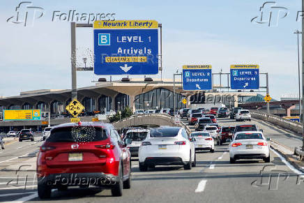FILE PHOTO: FAA taking immediate steps to address flight woes at Newark