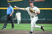 NCAA Baseball: College World Series-Arkansas v Murray State
