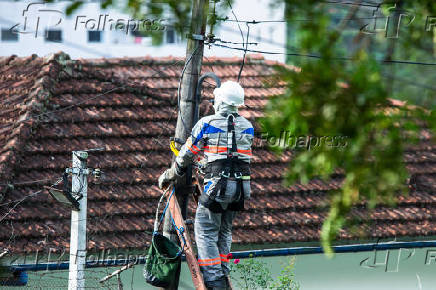 ENEL REMOVE 247 FRAUDES E FURTOS DE ENERGIA EM PETROPOLIS