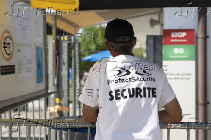 Puntrut JU municipality bans non-Swiss residents from entering the outdoor pool