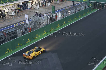 Bandeirada e pódio da categoria lmgt3 durante o fia wec no rolex 6 horas de são paulo