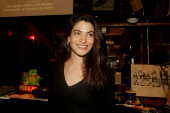 Maria Manoella na abertura da exposição 