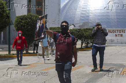 Personas irrumpen en instalaciones del SNTE en sur de México