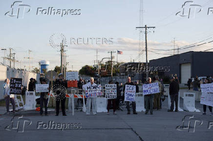 Protests continue against federal immigration action in Broadview