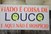 Placa de fiado em estabelecimento