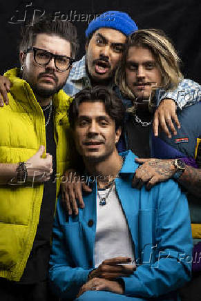 Pe Lanza, Koba, Thomas e, sentado, Pe Lu, integrantes da banda Restart