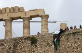 Detenidas 12 personas por levantar la bandera palestina en la Acrópolis de Atenas