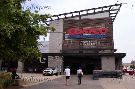 Costco customers visit Los Angeles store ahead of earnings report