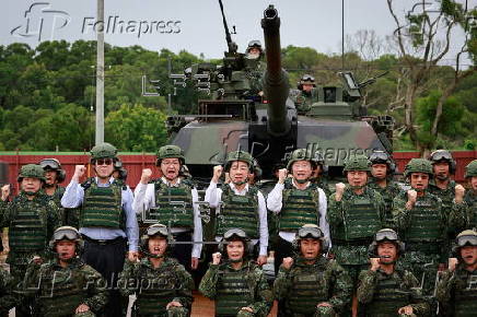 Taiwan Military US Made M1A2T tanks live fire