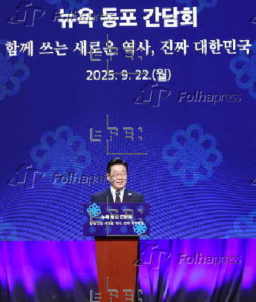 South Korean President Lee Jae Myung meets South Korean residents in New York
