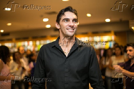 Giba no lançamento do livro