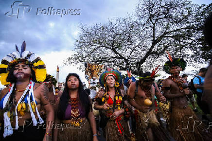 Indigenas tentam invadir Congresso Nacional durante marcha do ATL