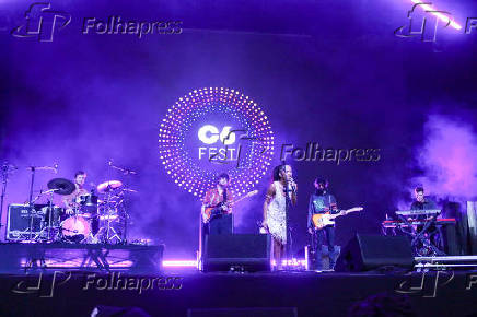 A cantora Agnes Nunes, se apresentou com o convidado Xamã na 3° Edição do C6