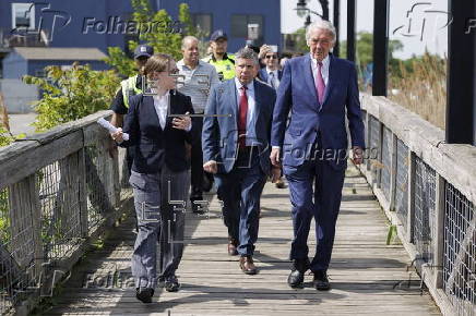 Senator Markey tours Chelsea and Everett after flood resilience funding cut