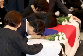 Memorial ceremony for fallen Navy soldiers killed in aircraft accident