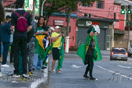 Manifestantes Caminham no Viaduto Tutóia