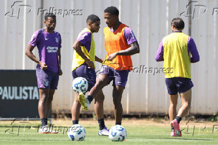 Treino do Corinthians aberto para a imprensa no CT Dr. Joaquim Grava
