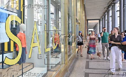 Summer sales begin in Turin