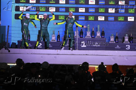 Bandeirada e pódio da categoria lmgt3 durante o fia wec no rolex 6 horas de são paulo
