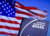 Os EUA endurecem regras de vistos, elevam custos de taxas