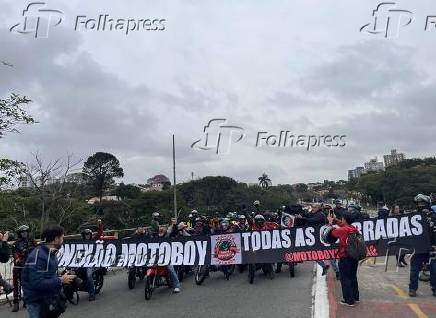 Entregadores de apps protestam contra condições de trabalho