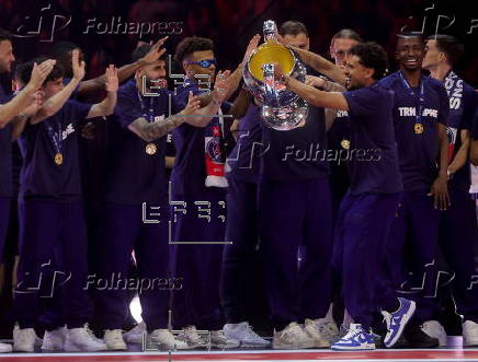 PSG team celebrate with fans at Parc de Princes