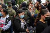 Federal agents make immigration arrests in Chicago