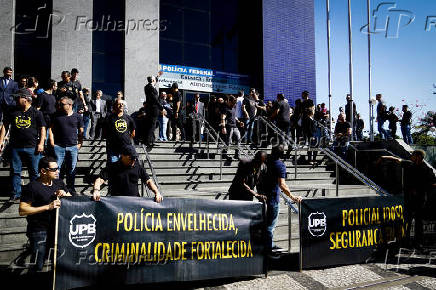 Policiais federais, civis e rodoviários durante ato em SP em defesa de aposentadoria especial