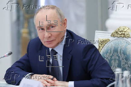 Russian president holds meeting of Russia-Land of Opportunity supervisory board