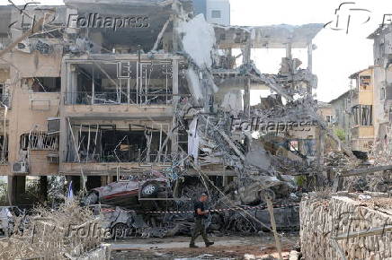 Iran launches wave of retaliatory strikes against Israel