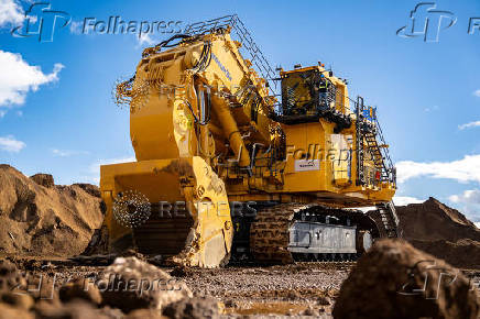Suncor Fort Hills employee Jonathan English poses with the first Komatsu PC9000 Hydraulic Shovel