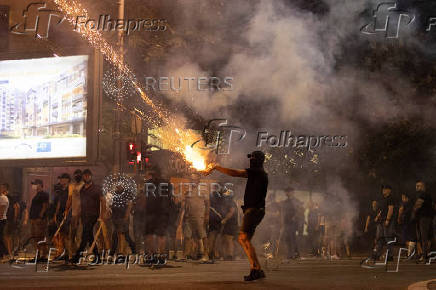 Standoff between supporters of the ruling party and anti-government protesters in Belgrade