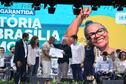 Lula entrega títulos de posse no Recife