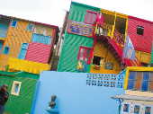 Casas de chapa de zinco e madeira
